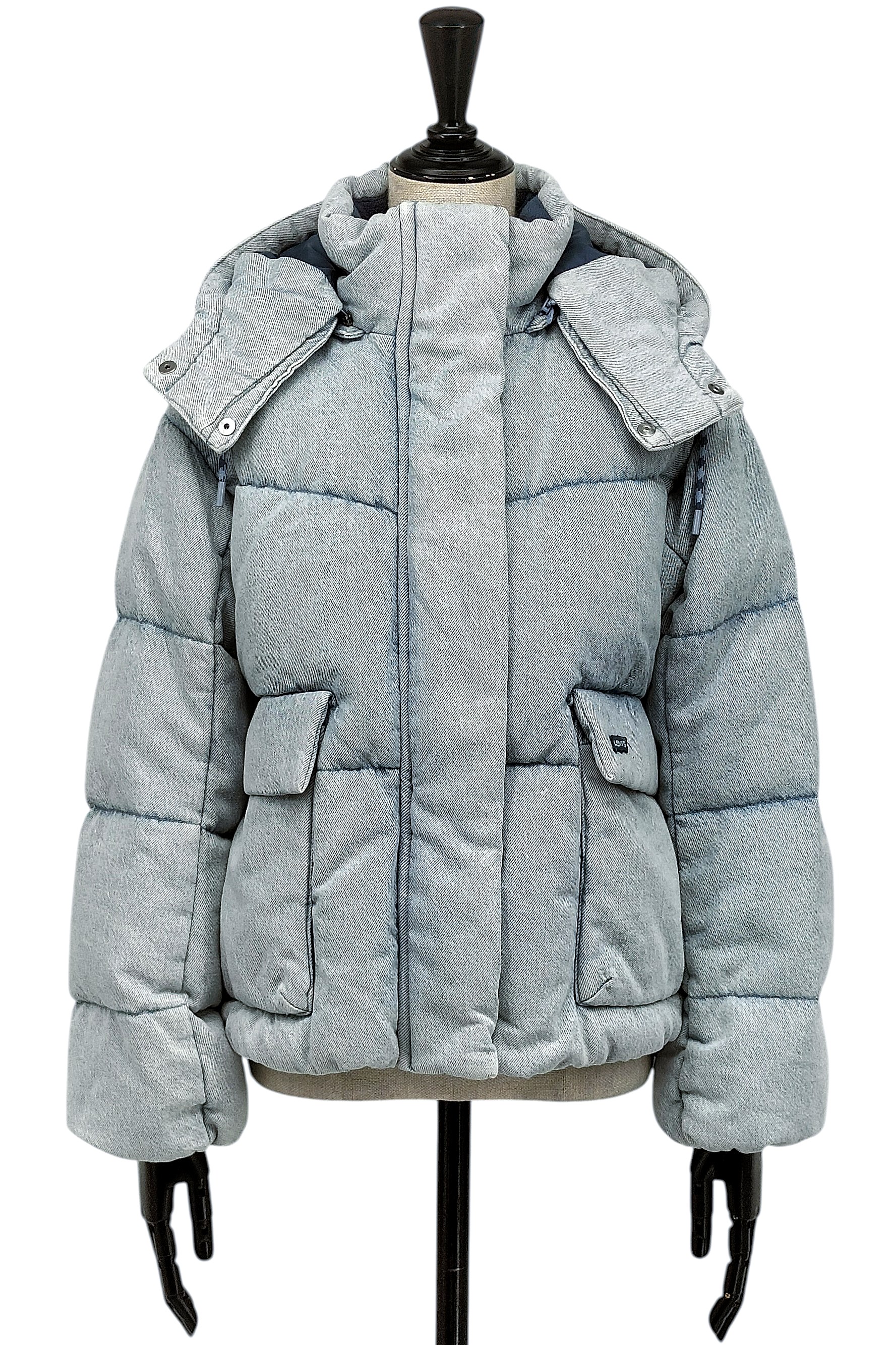 OU555995 Levi's