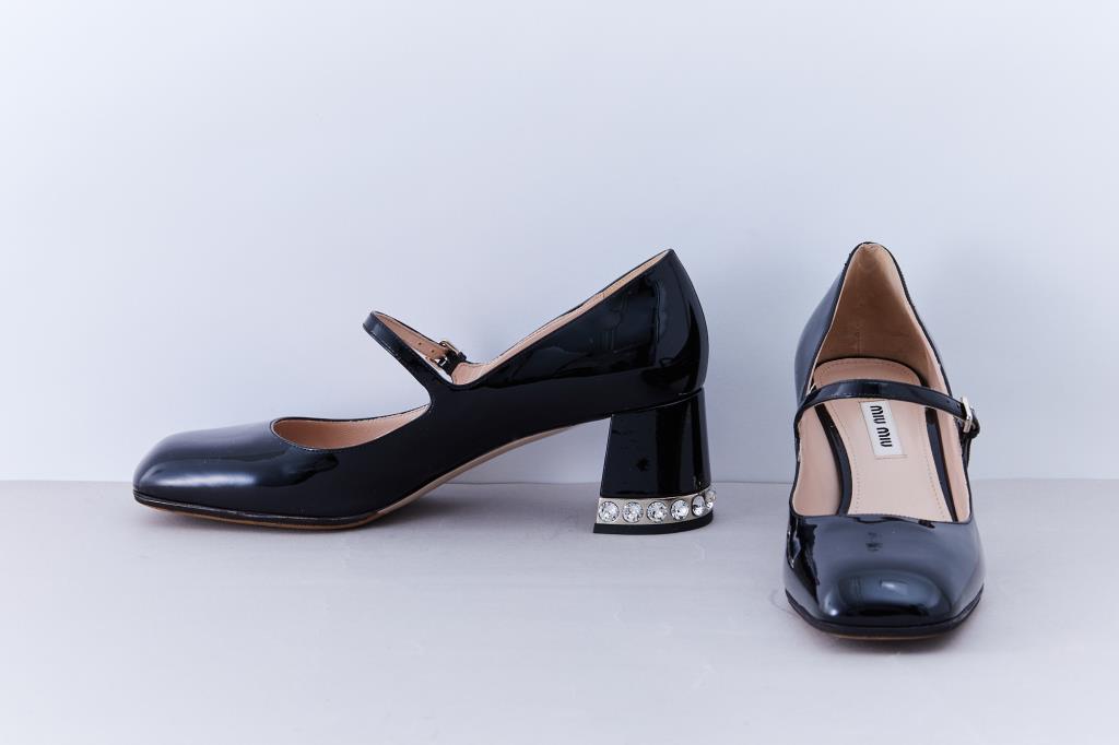 SH555943 MIU MIU 38